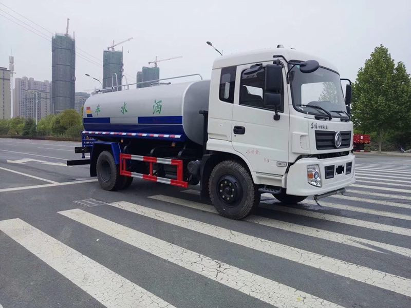 ���ҿڞ�ˮ܇�r�������ҿ�12����ˮ܇�N�ۣ���������12����ˮ܇�S��ֱ�N