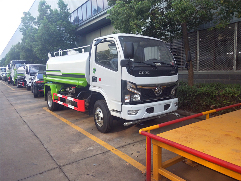 程力威牌CLW5072GSSD6型灑水車-灑水車價格-程力集團(tuán) 程力威牌CLW5072GSSD6型灑水車-灑水車價格-程力集團(tuán)