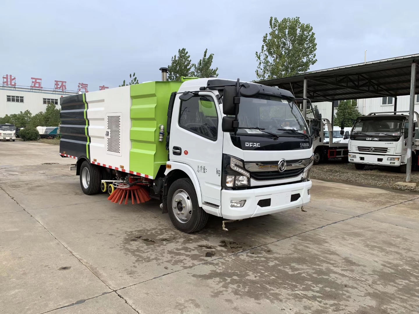 東風途逸國六小型掃路車道路清掃車 東風途逸國六小型掃路車道路清掃車