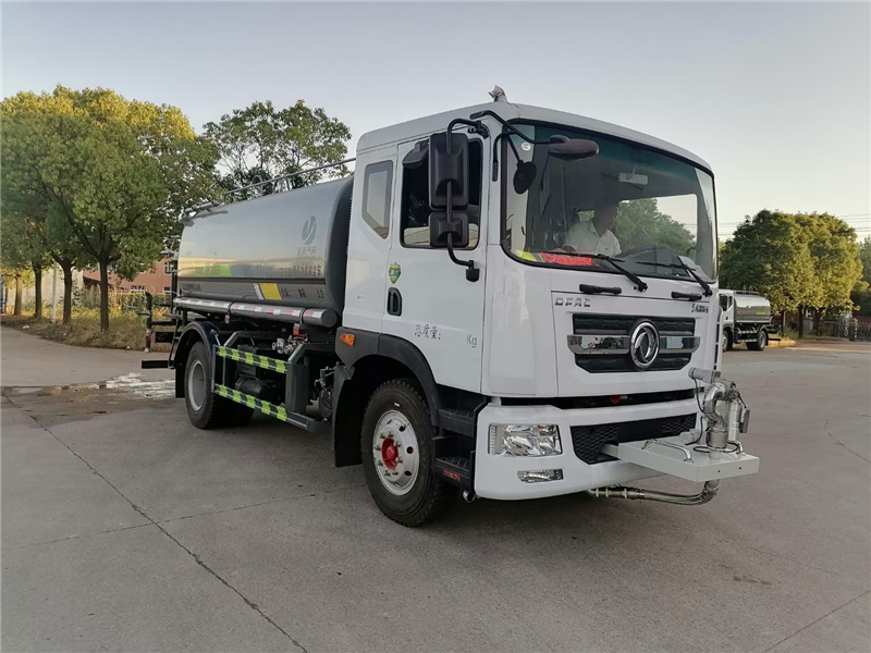 ������12����ˮ܇(ch��)ǰ��늄�(d��ng)��ˮ�ں����F���։m܇(ch��)-�|�L(f��ng)12����ˮ܇(ch��)���a(ch��n)�S��