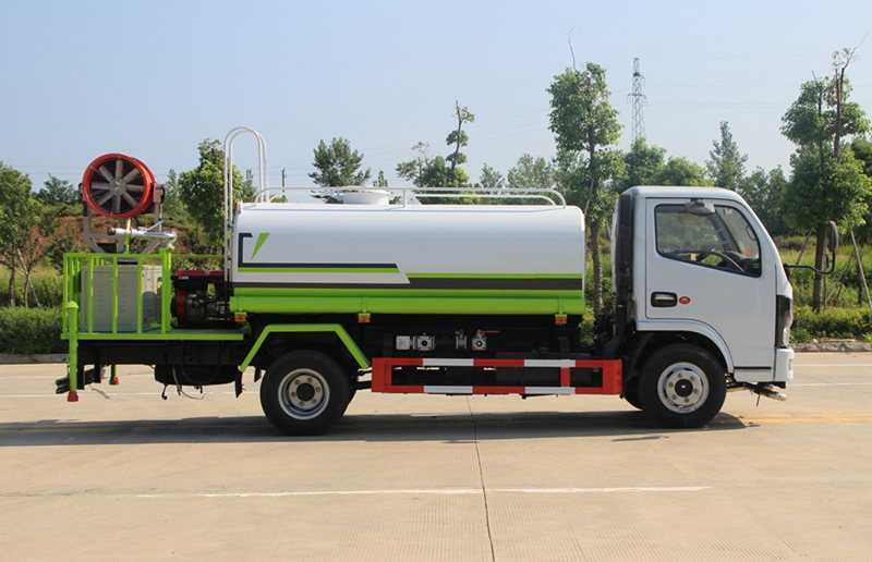 �|�L(f��ng)С������5����ˮ܇�����ױP���ã�  ���Ö|�L(f��ng)D6ϵ���¿��{�����3308mm�S�������d����ȫ��115�R�����Ͱl(f��)�әC�򳯲�130�R�����Ͱl(f��)�әC���f��P5�n׃������3.5T�����7.00R16䓽z̥��ABS������늄Ӵ����п��i���b��耳������g��܇�����Ԅ����i������x��˲�r�ͺ����Ƽ���ʮ�㣬�{�˸����m��GB7258��Ҏ(gu��)��  �|�L(f��ng)С������������ˮ܇��  ����4mm��(y��u)�|(zh��)̼䓰����ރ�(n��i)�����p���˸��������Þ�ˮ܇����ˮ�ã��܌��F(xi��n)���M�ó����ܣ������bǰ�_��������(c��)������ˮ܇ƽ�_����ˮ���ڣ����{(di��o)��(ji��)ֱ�������ꡢС����ëë�ꡢ�F��Ч���������ɸ���ˮ�ܣ�����������ȼ������ӿ�����ˮ܇��ֱ����7������ˮ���ȴ���20������̴���28�ס���ˮ܇�ɼ��bǰ�_�󞢚���y�{��ҿ������ɼ��b�F�ڙC�M�l(f��)늙C�M���F���m�b����