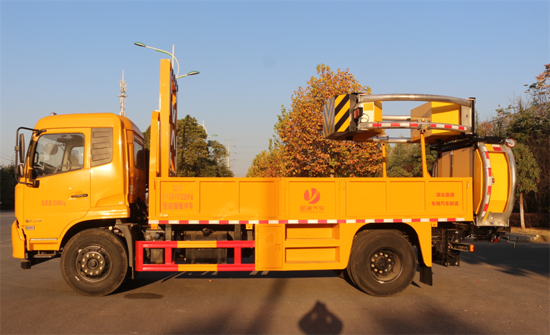 �|�L(f��ng)���\�S�Ʒ�ײ܇-�|�L(f��ng)���ٹ�·��ײ܇